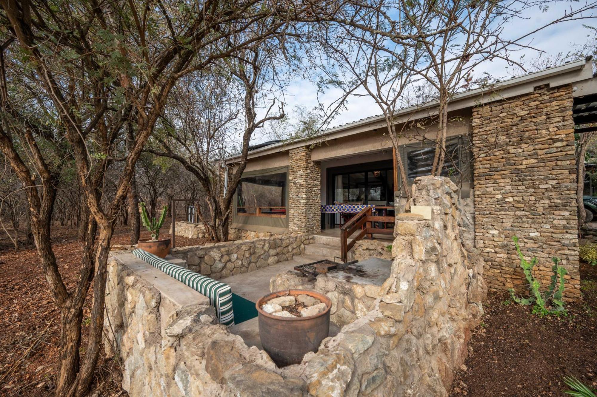 Foxy Crocodile Bush Lodge & Kruger Safari'S - No Loadshedding Marloth Park Buitenkant foto