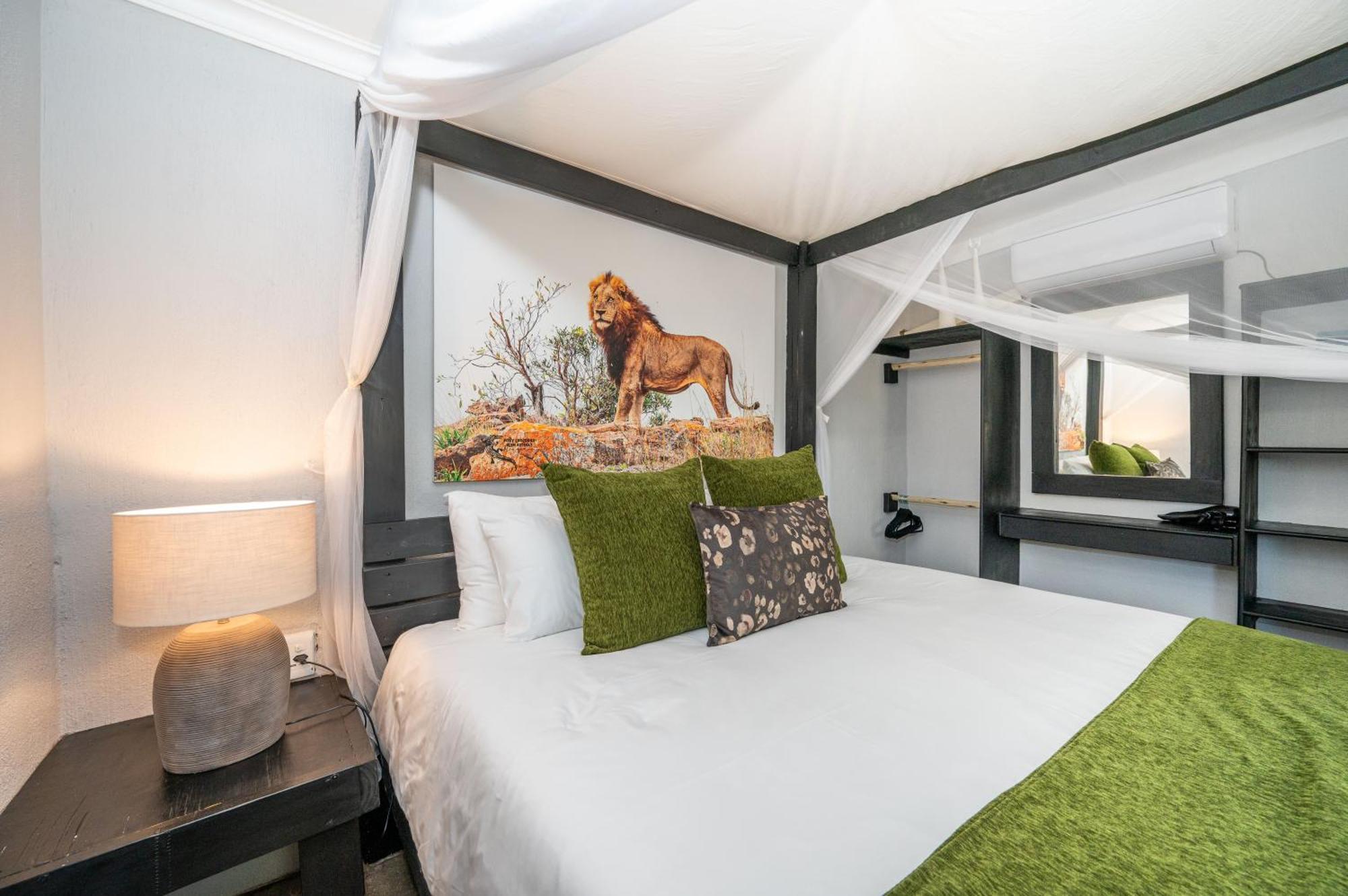 Foxy Crocodile Bush Lodge & Kruger Safari'S - No Loadshedding Marloth Park Buitenkant foto