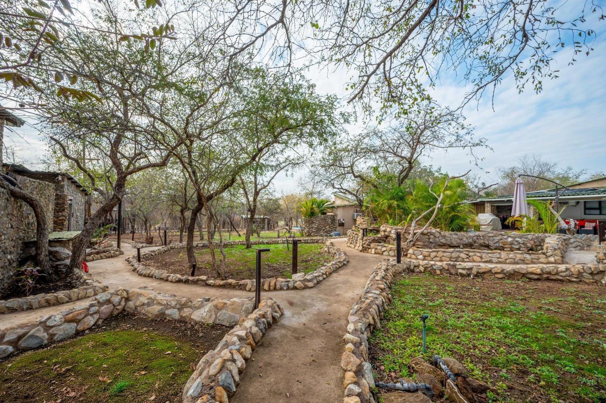 Foxy Crocodile Bush Lodge & Kruger Safari'S - No Loadshedding Marloth Park Buitenkant foto