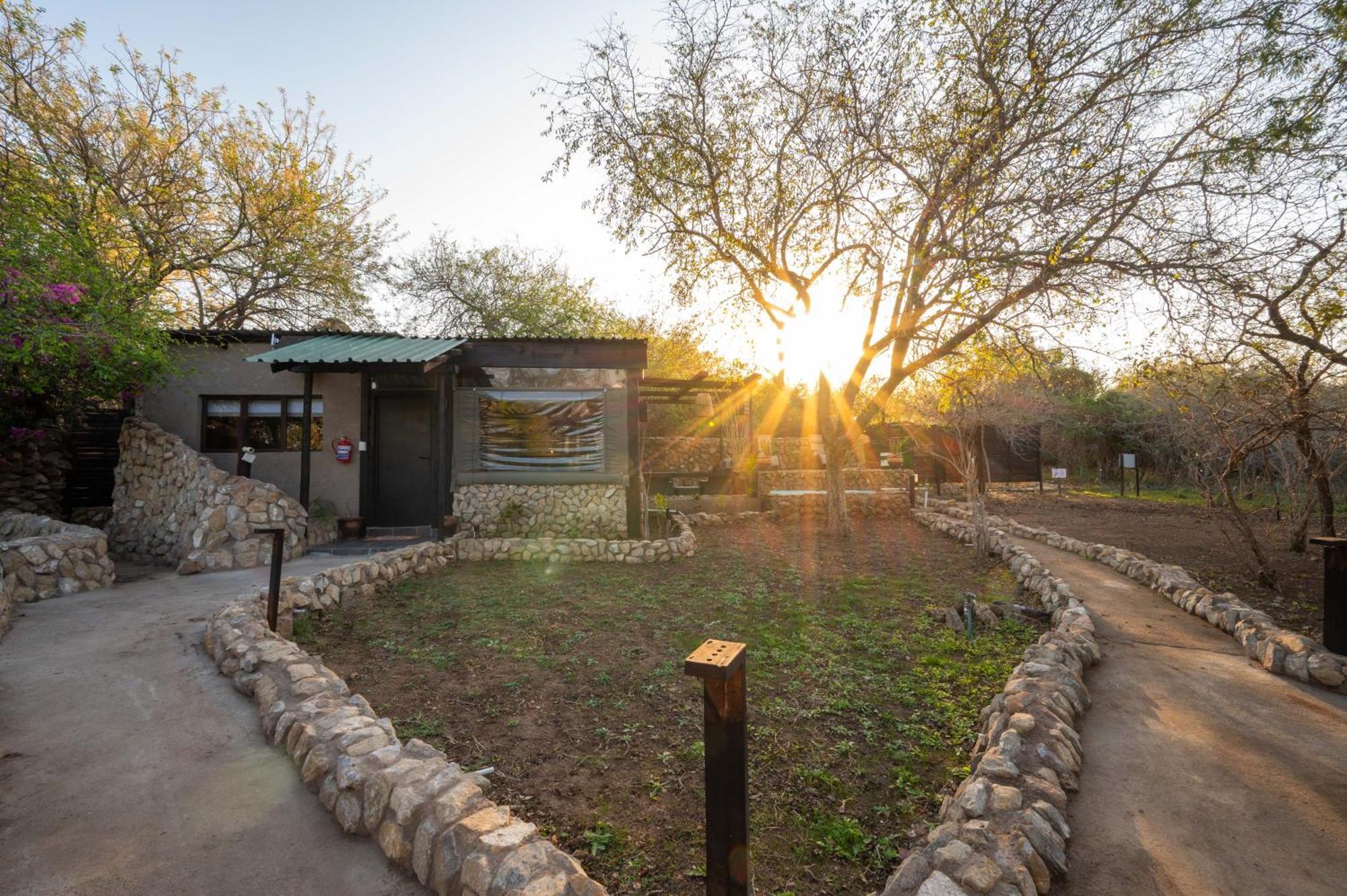 Foxy Crocodile Bush Lodge & Kruger Safari'S - No Loadshedding Marloth Park Buitenkant foto