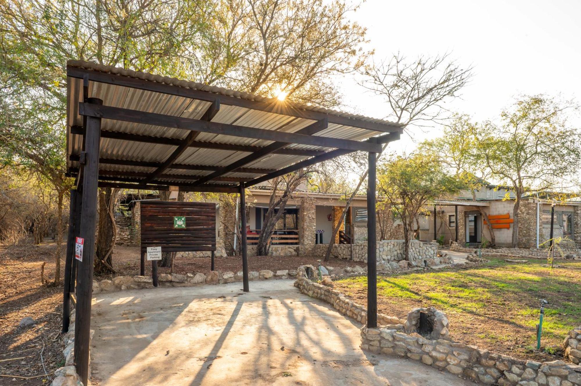 Foxy Crocodile Bush Lodge & Kruger Safari'S - No Loadshedding Marloth Park Buitenkant foto