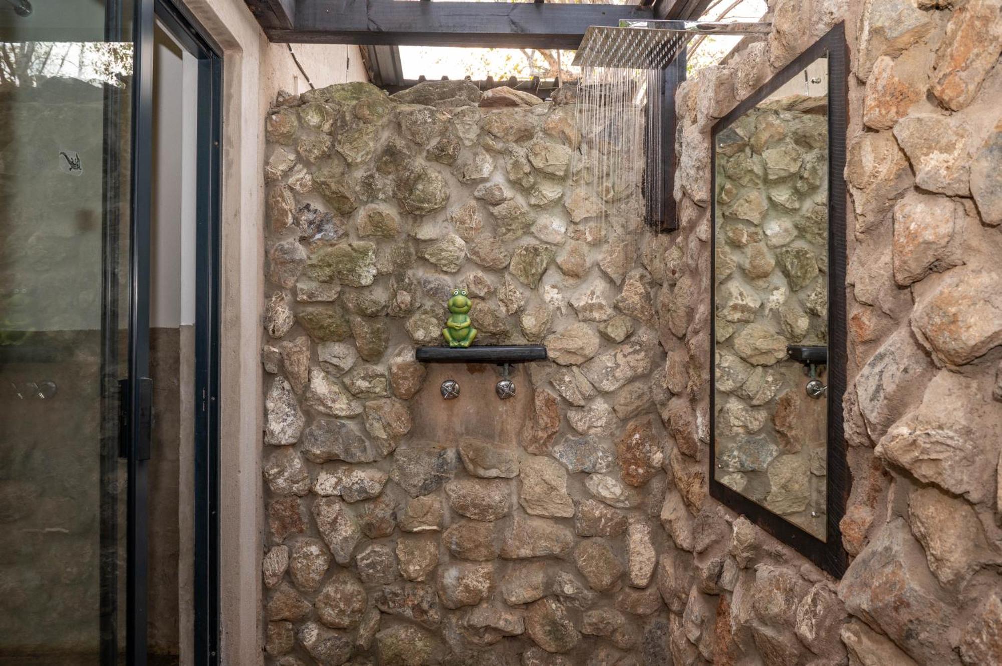Foxy Crocodile Bush Lodge & Kruger Safari'S - No Loadshedding Marloth Park Buitenkant foto