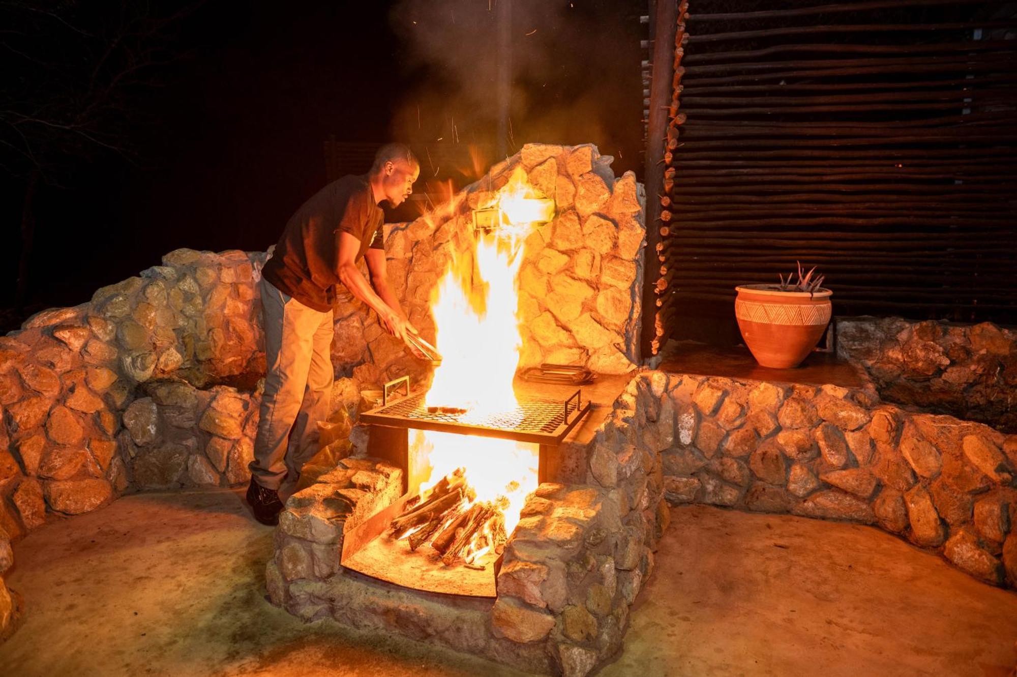 Foxy Crocodile Bush Lodge & Kruger Safari'S - No Loadshedding Marloth Park Buitenkant foto