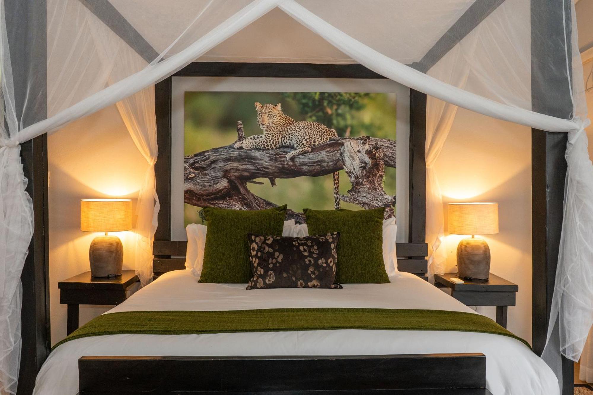 Foxy Crocodile Bush Lodge & Kruger Safari'S - No Loadshedding Marloth Park Buitenkant foto