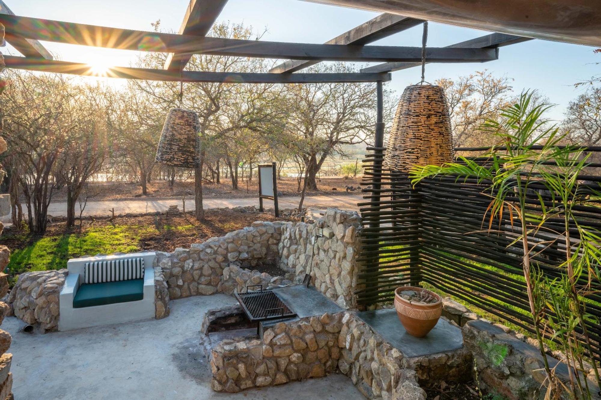 Foxy Crocodile Bush Lodge & Kruger Safari'S - No Loadshedding Marloth Park Buitenkant foto
