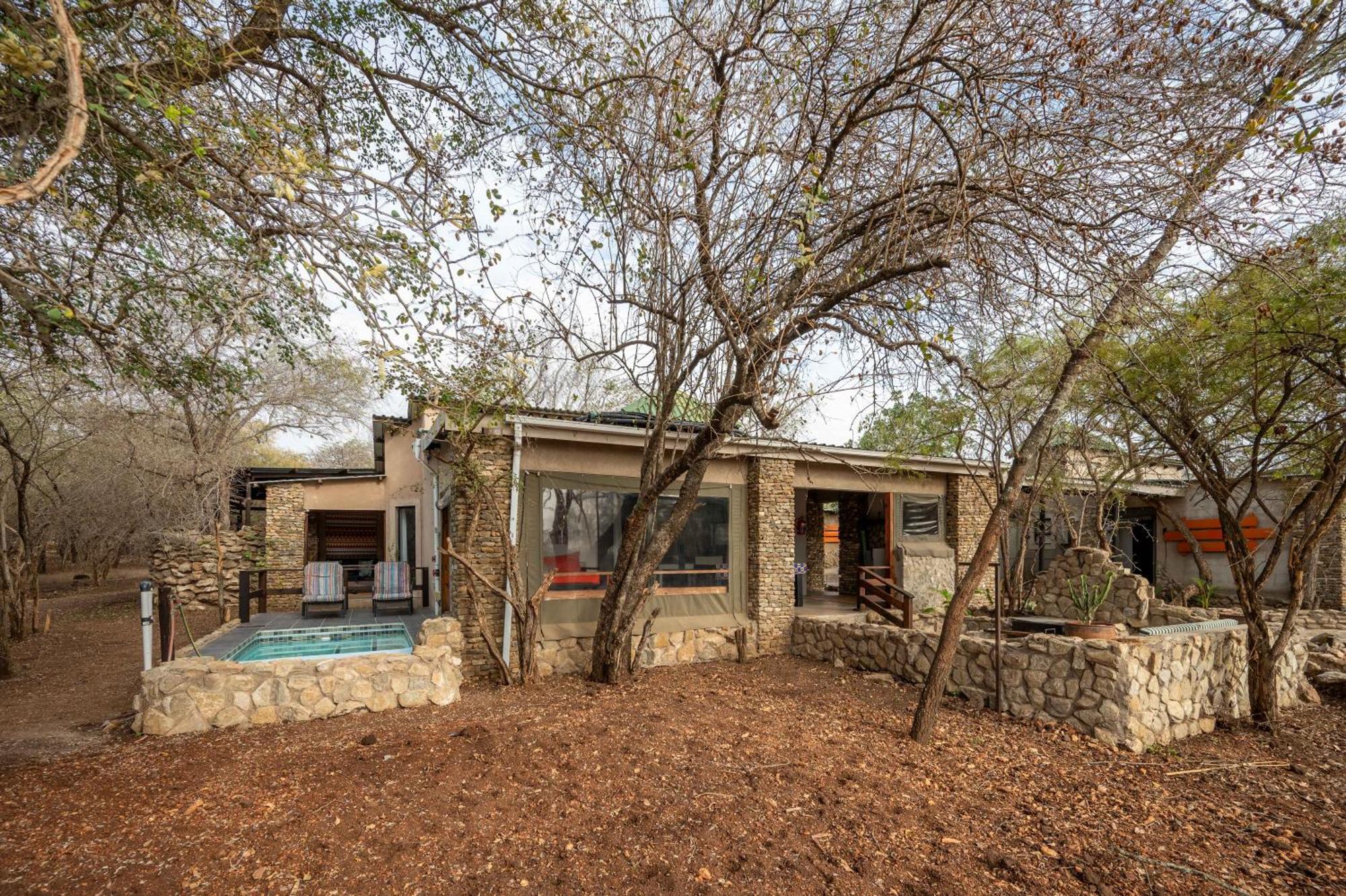 Foxy Crocodile Bush Lodge & Kruger Safari'S - No Loadshedding Marloth Park Buitenkant foto
